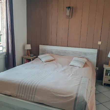Agreable Maison Avec Grande Terrasse Au Calme Вілла Антіб