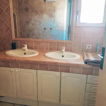Agreable Maison Avec Grande Terrasse Au Calme *