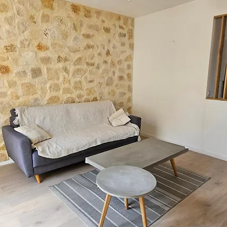 Agreable Maison Avec Grande Terrasse Au Calme Вілла Антіб